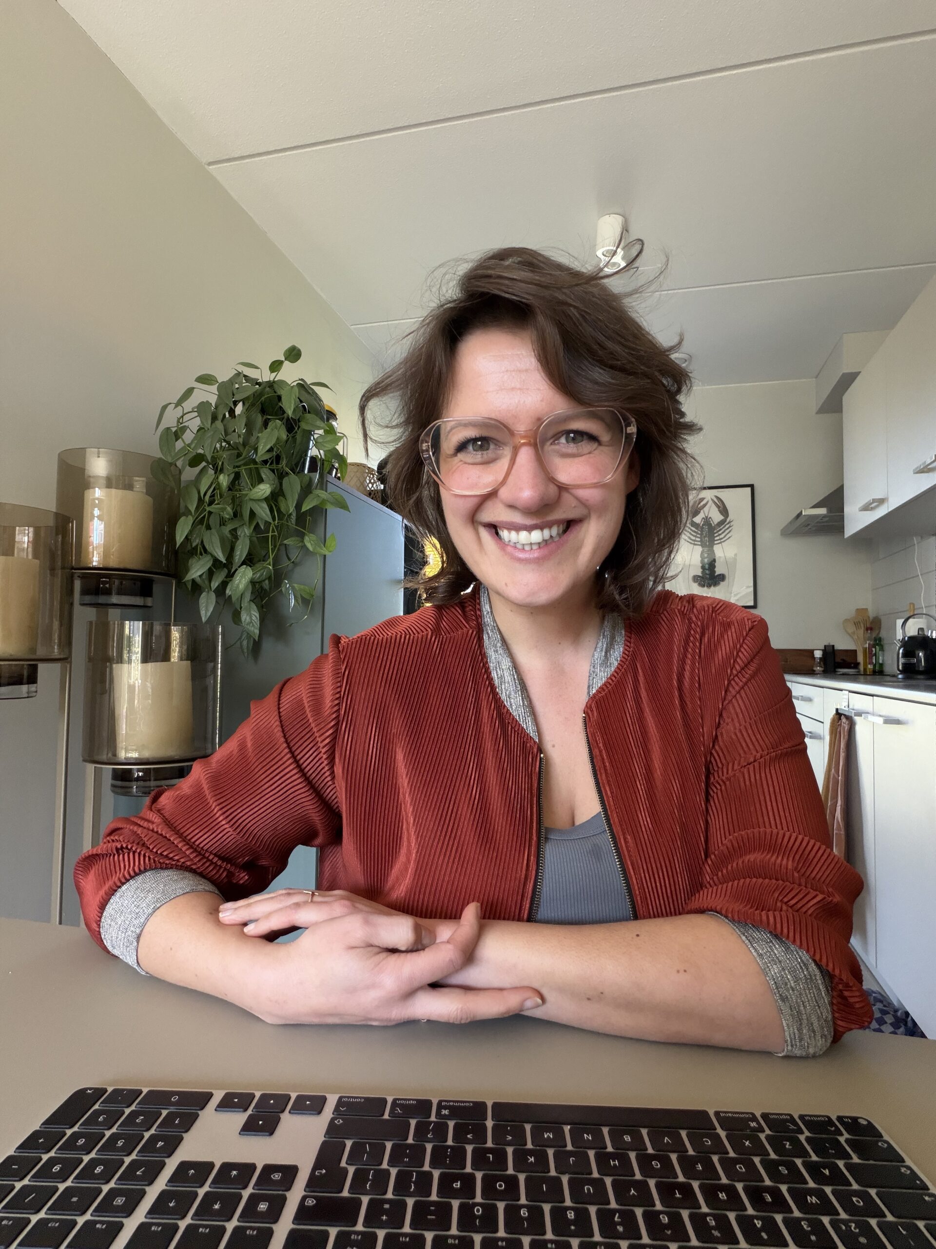 Bibi achter haar toetsenbord - Ademwerk & Gedragsverandering